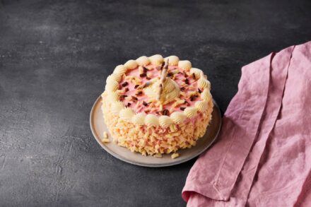 Vanilla Sponge Swirl Cake